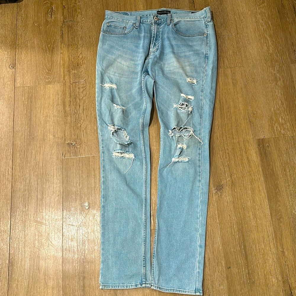 Bullhead Denim Co. Skinny Straight Light Washed Denim - Distressed Size 33/34